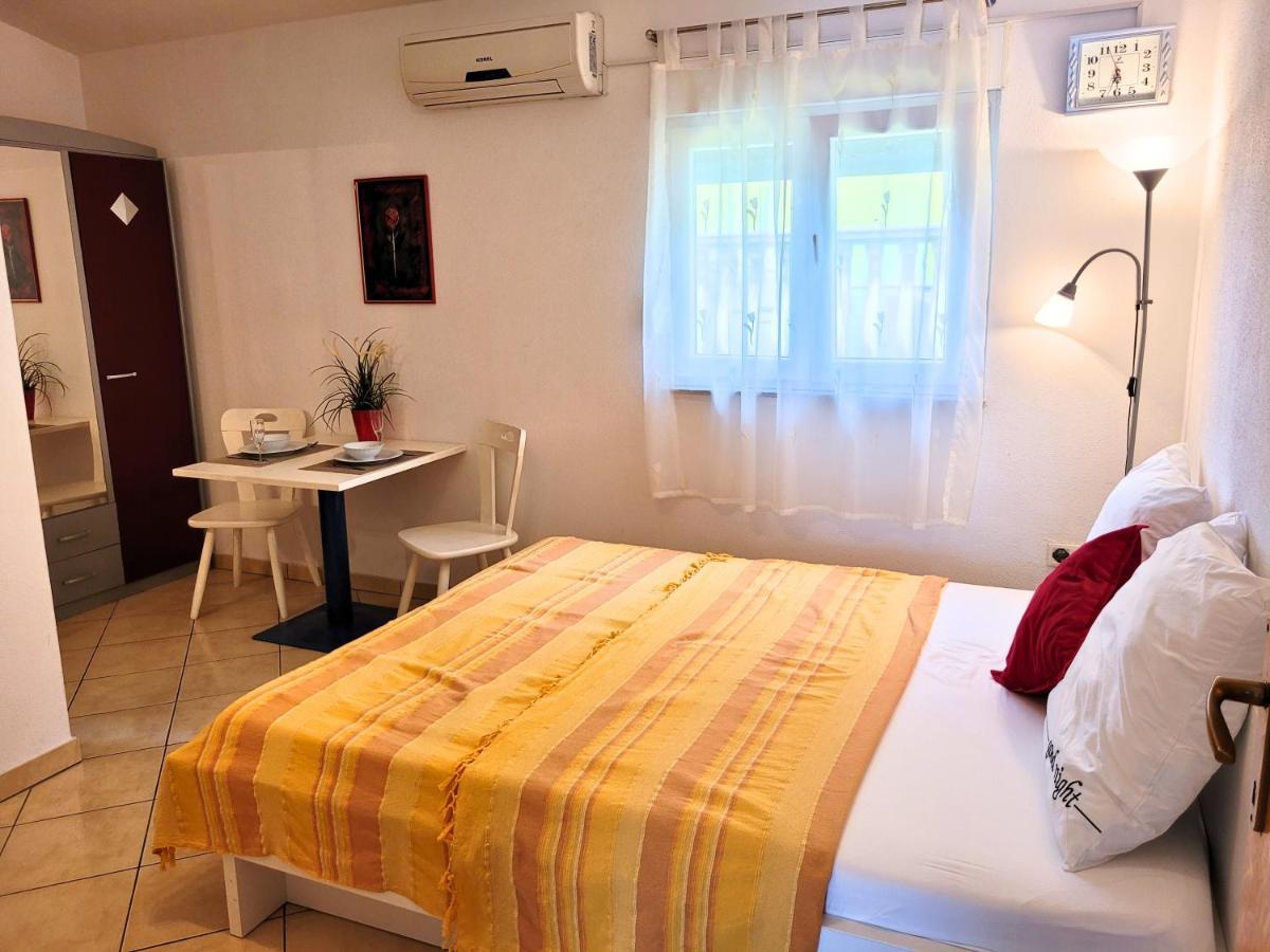 Apartment Jelena Vir Exterior photo