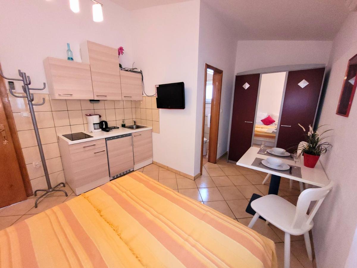 Apartment Jelena Vir Exterior photo